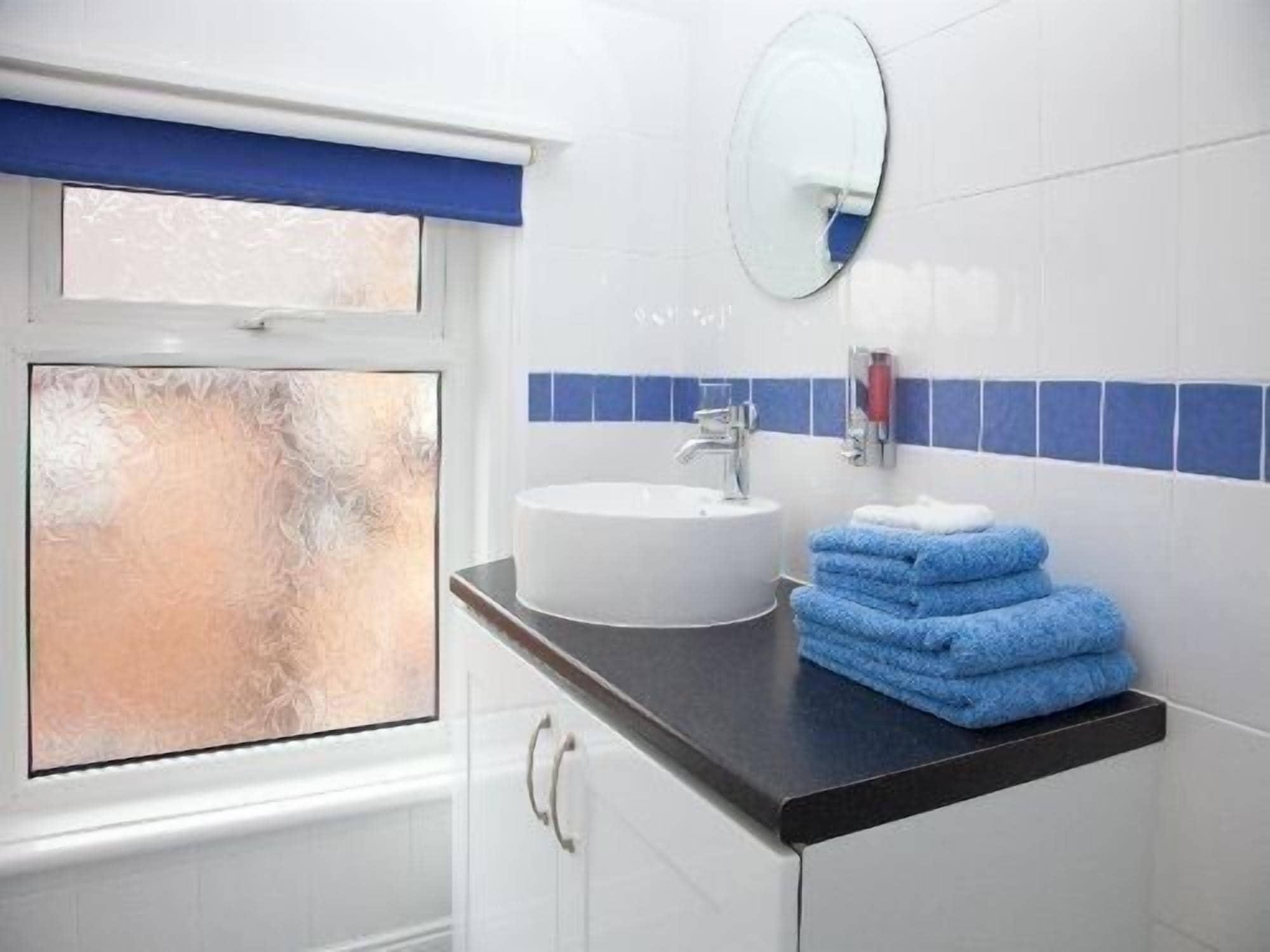 The Meltham Guest House Scarborough Exteriör bild